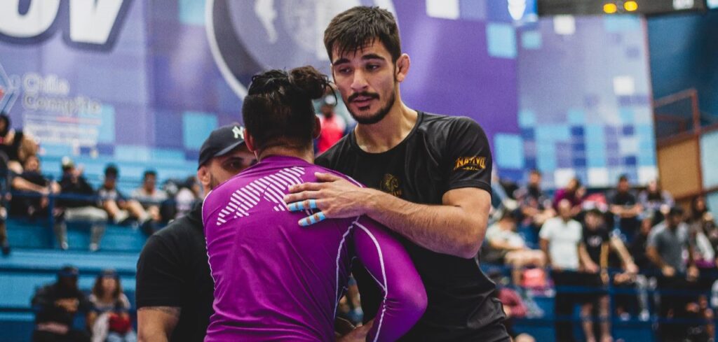 Guerreros Jiu-Jitsu saludándose antes de un combate